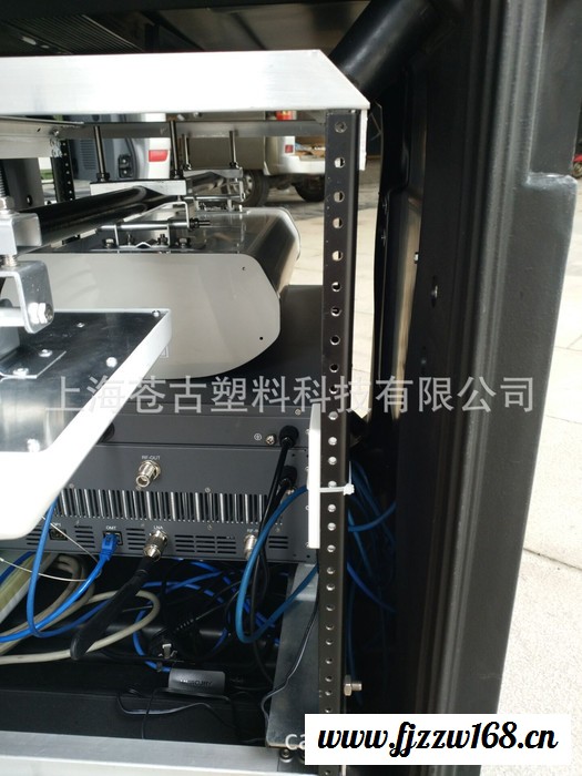 上海滚塑12U减震机架箱移动机柜服务器安装航空箱机架箱 19英寸机架箱图3
