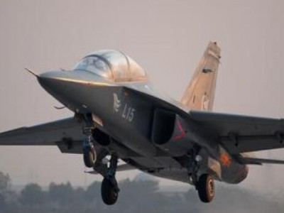 L15（又称“猎鹰”）飞机图2