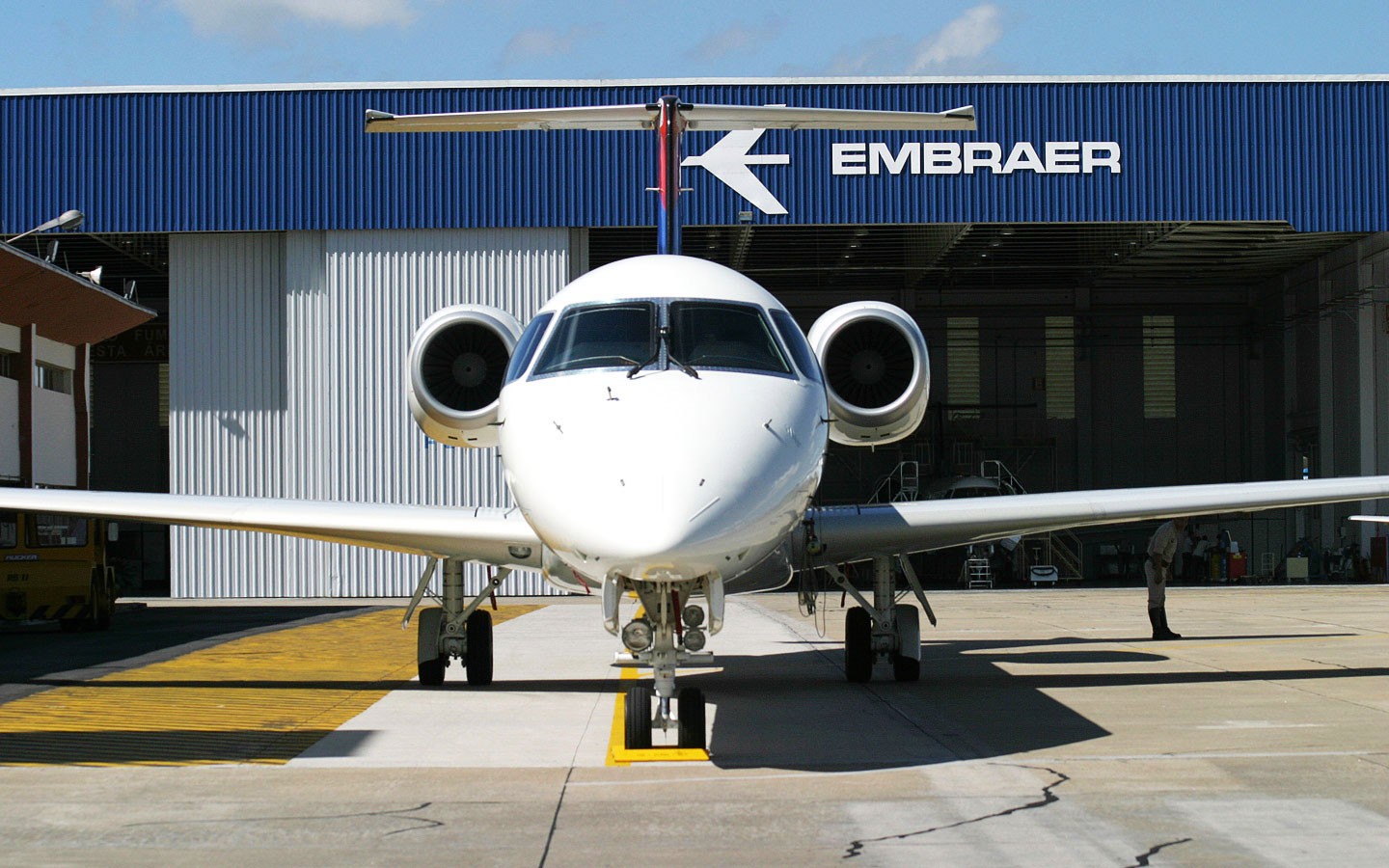 ERJ 145